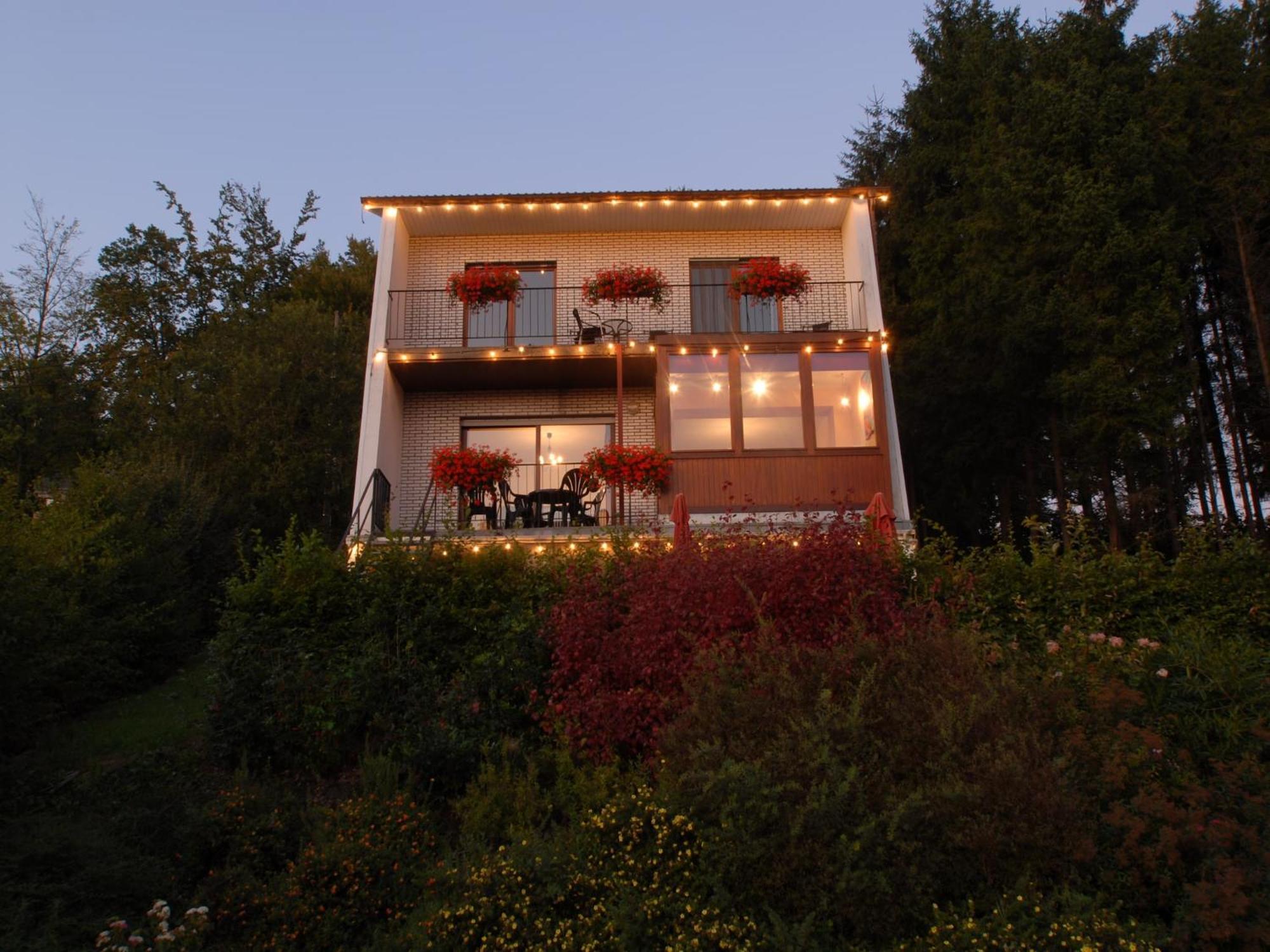Modish Holiday Home In Waimes With Sauna المظهر الخارجي الصورة