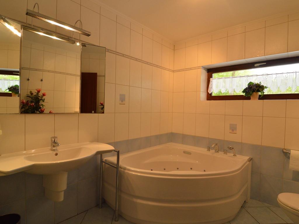 Modish Holiday Home In Waimes With Sauna المظهر الخارجي الصورة